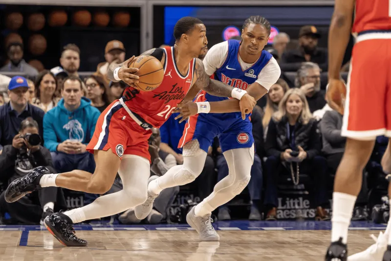 亚博体育官网-船记：约翰-科林斯不随队出征两连客，将至少再缺席3场比赛